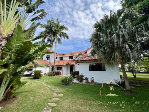 #18 Oceanfront Villa with 9 bedrooms in Sosua